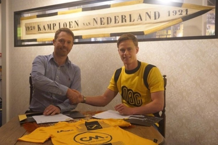 Robin Schouten tekent contract in NAC Museum | NAC Museum Nieuws